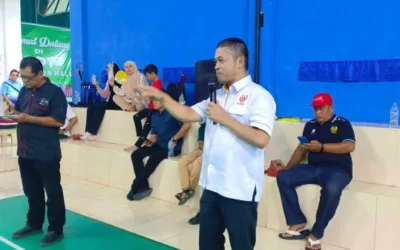 Ketua KONI Kota Padang, Erianto Hadiri Turnamen Bulutangkis Anak Nagari Cup I