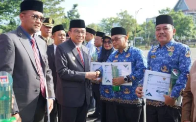 Pemko Padang Serahkan Sertifikat Stratifikasi Standar UKS/M kepada 13 Sekolah