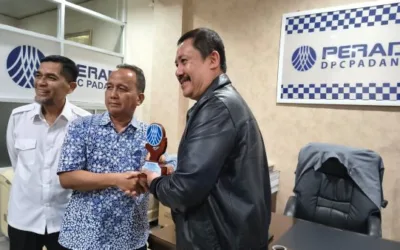 Peradi Kota Padang Gelar Diskusi Publik, Isu Oligarki jadi Pembahasan Paling Menarik