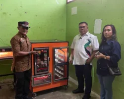Rico Alviano Serahkan Bantuan Mesin Penetas Telur untuk Lapas Kelas IIB Solok