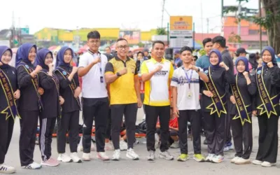 Wali Kota dan Kapolres Solok Ikuti Car Free Day, Bagikan Bibit Bakau dan Ikuti Pemeriksaan Kesehatan Gratis