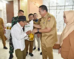 Yota Balad Serahkan Bantuan Pangan kepada 2.191 KPM untuk Kecamatan Pariaman Timur