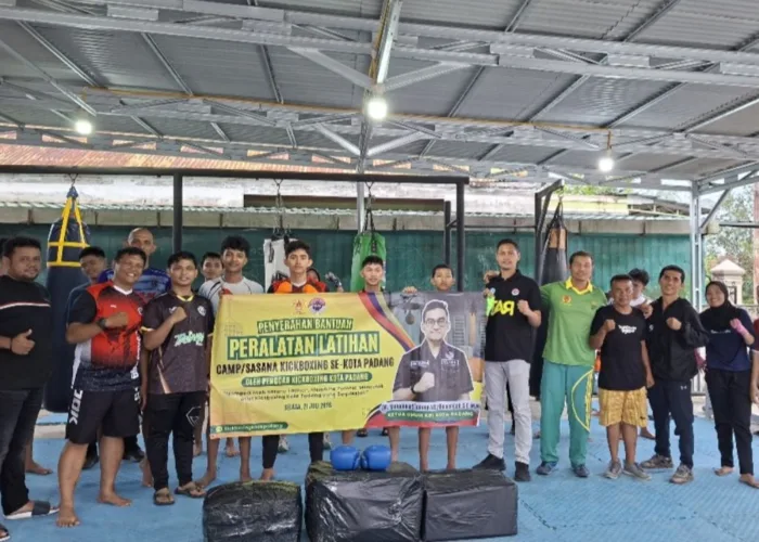 KBI Padang Salurkan Bantuan Peralatan ke Sasana, Tommy Arby: Pembinaan Atlet Harus Terus Berjalan