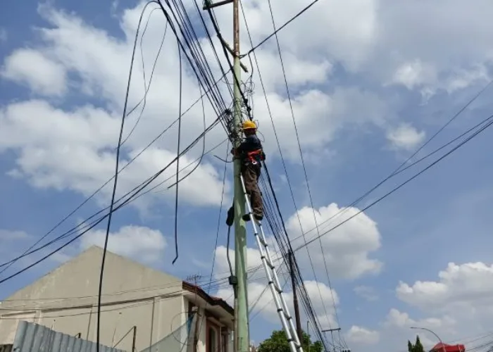 Pastikan Infrastruktur Telekomunikasi Optimal, PLN Icon Plus Lakukan Pemeliharaan Infrastruktur Fiber Optik di Pekanbaru
