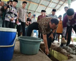 Walikota Yota Balad Letakkan Batu Pertama RTLH di Pariaman Tengah