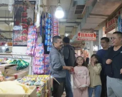 Monitoring Kebersihan Pasar Pusat, Wako Hendri Arnis Ajak Pedagang Wujudkan Pasar Bersih dan Nyaman