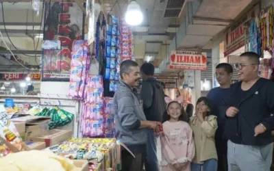 Monitoring Kebersihan Pasar Pusat, Wako Hendri Arnis Ajak Pedagang Wujudkan Pasar Bersih dan Nyaman