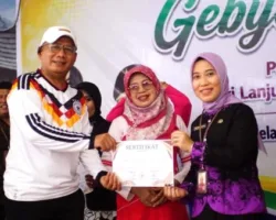 Peringati HLUN ke-30 “Lansia Sehat dan Mandiri untuk Indonesia Berdaya”, Wabup Leli Arni Lantik Pengurus DPC PERWATUSI Dharmasraya