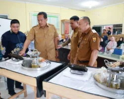 20 Orang Pengrajin Dilatih Membuat Batik Cap