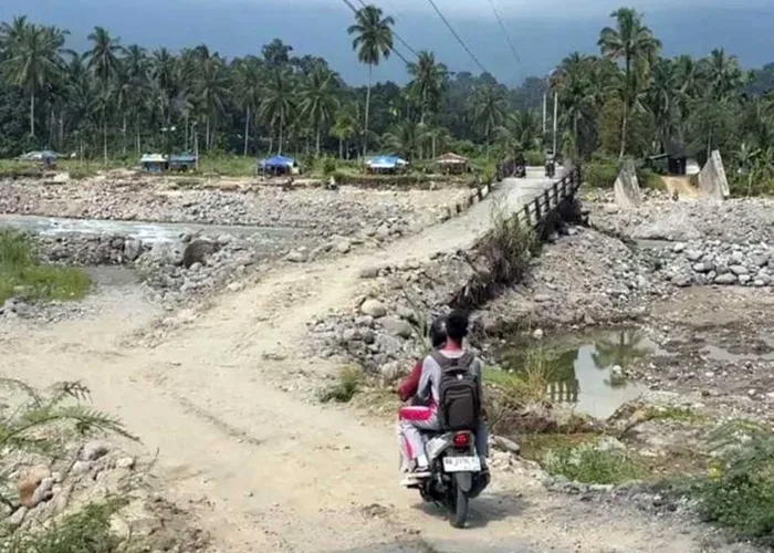 Delapan Bulan Bertaruh Nyawa, Jembatan Anduriang Kembali Bisa Dilintasi Warga