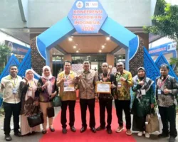 Bupati Hendrajoni Terima Penghargaan Pendidikan Nasional di Yogyakarta