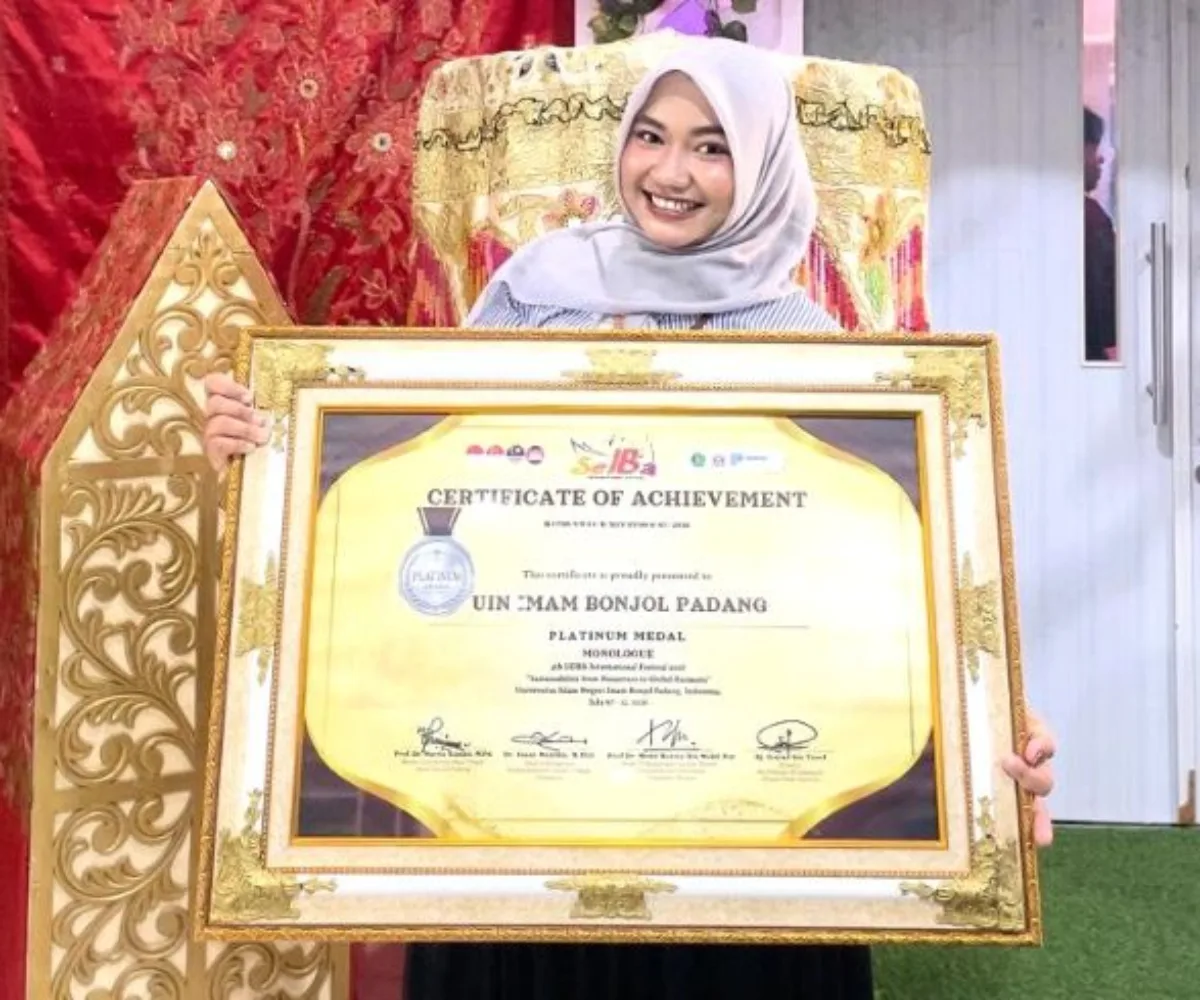Bersaing dengan 8 Negara dan 35 Perguruan Tinggi, Mahasiswa UIN Imam Bonjol Ukir Prestasi Emas di Festival Internasional