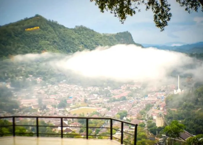 Puncak Cemara Sawahlunto, Spot Terbaik Menikmati Panorama Kota dan Sunset dari Ketinggian