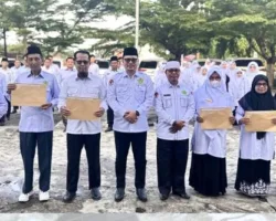 Enam PNS Kemenag Pasbar Terima SK-KP