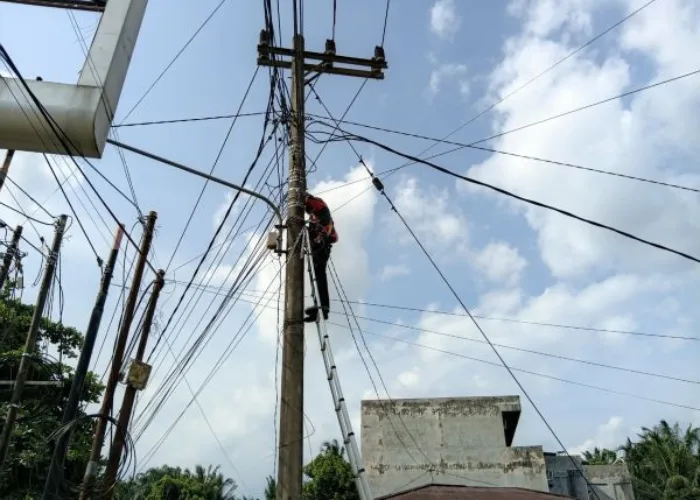 Wujudkan Layanan Telekomunikasi yang Andal, PLN Icon Plus Lakukan Pemeliharaan Jaringan Fiber Optik di Kota Padang