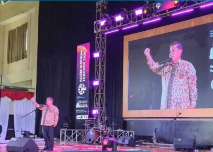 Bupati Agam Ajak Guru Tebar Optimisme, Raih Penghargaan Tokoh Inspirasi Pendidikan