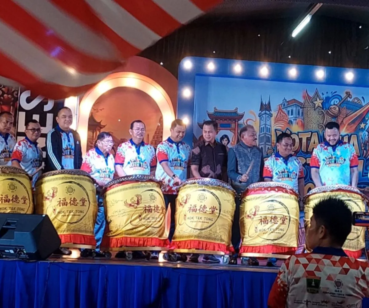 Barongsai Dunia Bergemuruh di Festival Kota Tua Padang, 8 Negara Berebut Piala Gubernur Sumbar