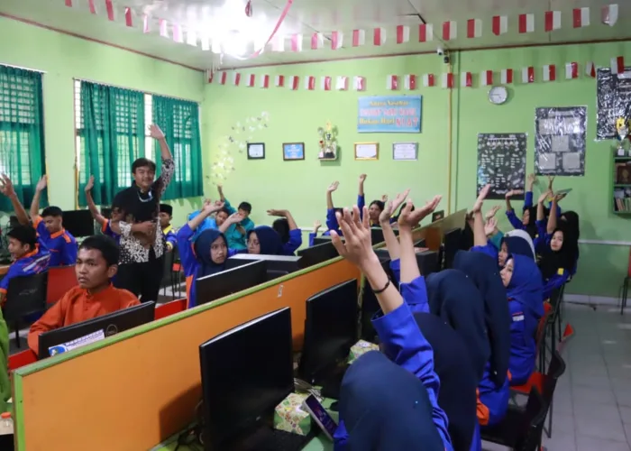 PLN Icon Plus Tingkatkan Kesadaran Keamanan Digital bagi Generasi Muda di SMKN 6 Pekanbaru