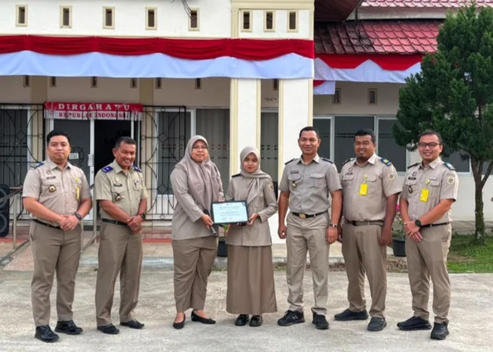 Kantor Pertanahan Pesisir Selatan Berikan Penghargaan Employee of The Month Juli 2026