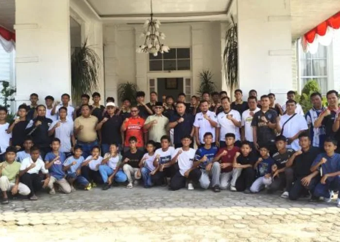 Bupati Yulianto Lepas Kontingen PS Pasbar U-13 dan U-15 Menuju Liga Soeratin Zona Sumbar 2026