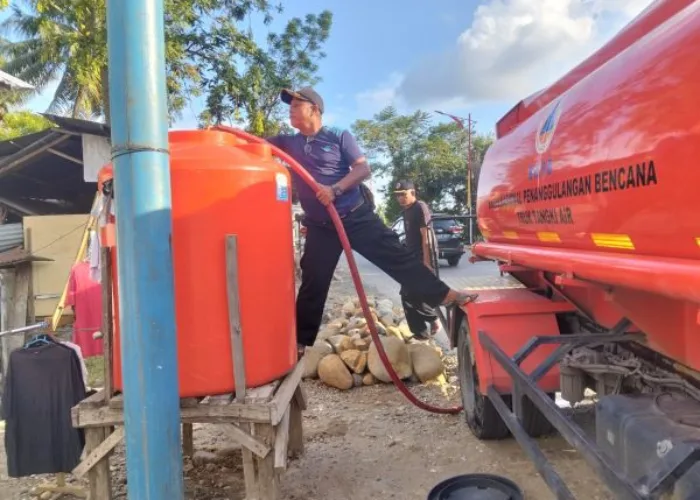 Pasca Banjir Bandang, BPBD Kota Padang Masih Suplai Air Bersih untuk Warga Lambung Bukit, Pauh, dan Kuranji