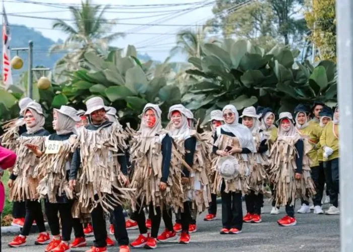 Gerak Jalan HUT RI ke-81 Jadi Ajang Pererat Persatuan Antar Nagari di Solok Selatan