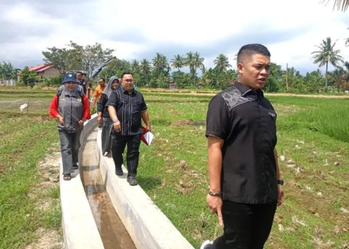 Irigasi 350 Meter Tuntas, Iqra Chissa Ajak Petani Kandang Batu Jaga Tali Banda