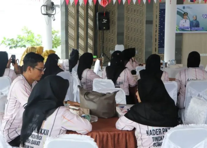Walikota Riyanda Putra Lepas Kontingen PKK Ikuti Jambore Tingkat Provinsi Ke-XXII di Bukittinggi