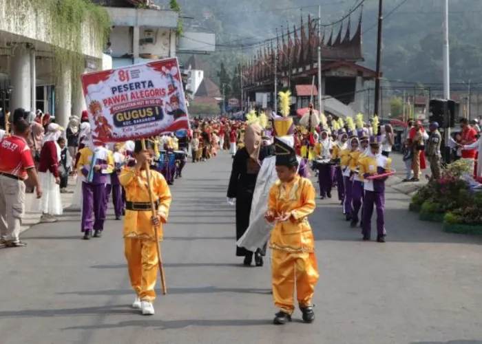 Pawai Alegoris Kota Sawahlunto Meriahkan HUT ke-81 Kemerdekaan RI