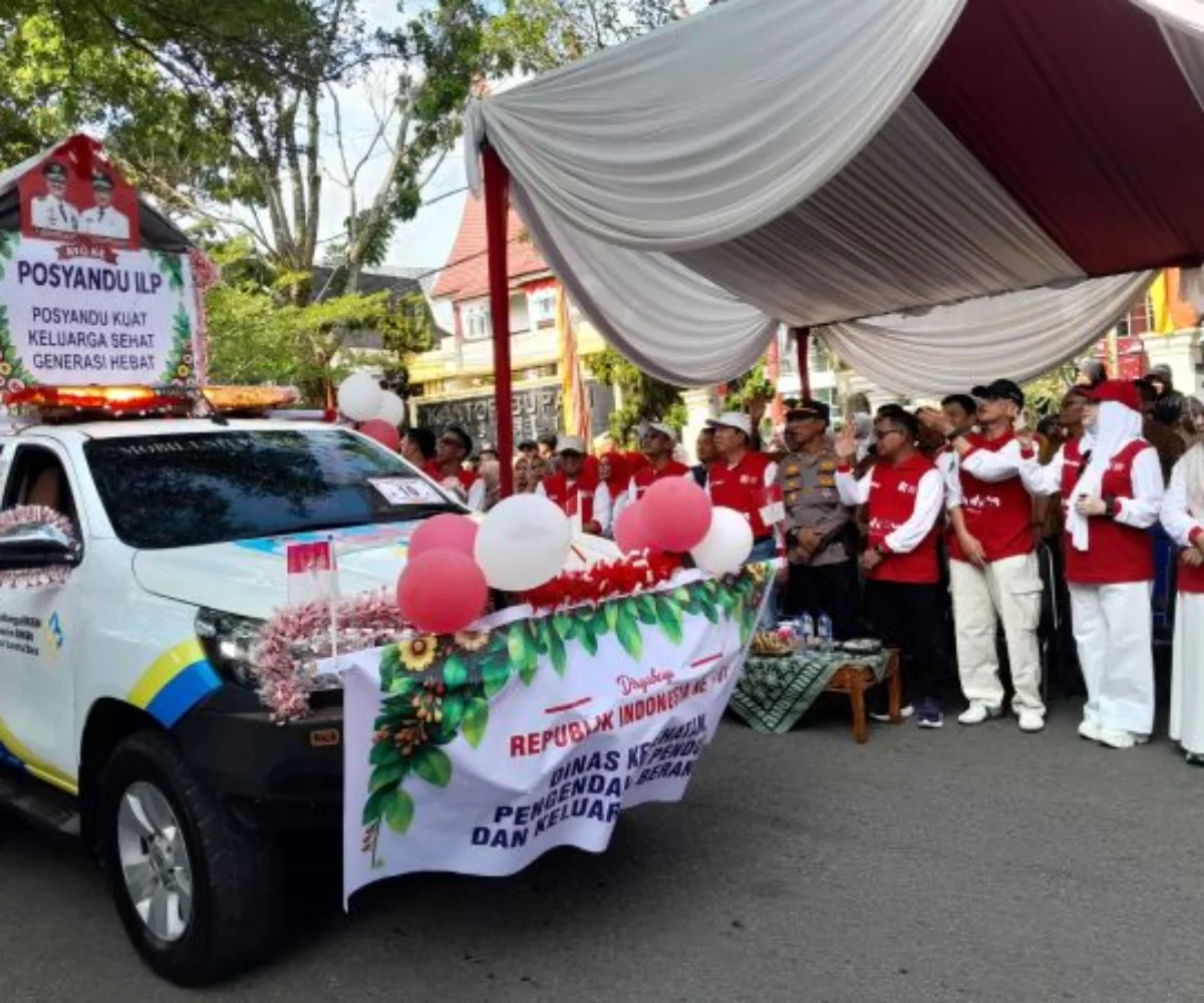 HUT ke-81 RI Meriah, Bupati Hendrajoni Lepas Pawai Alegoris di Pesisir Selatan