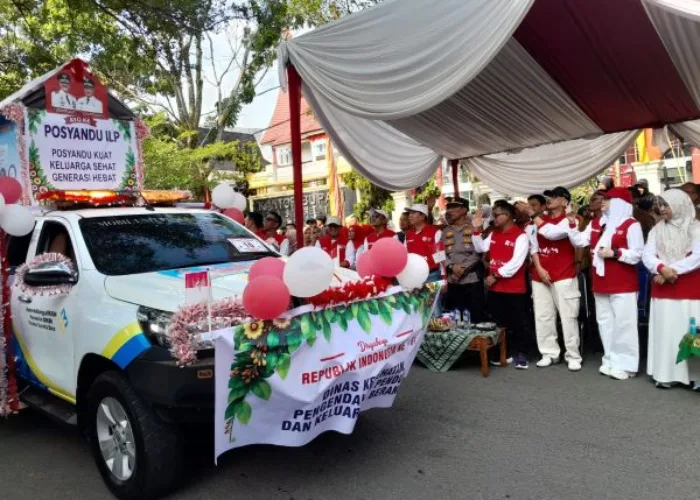 HUT ke-81 RI Meriah, Bupati Hendrajoni Lepas Pawai Alegoris di Pesisir Selatan