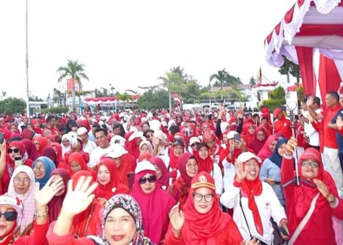 Ribuan Masyarakat Antusias Ikuti Minggu Bebas Emisi dan Jalan Sehat