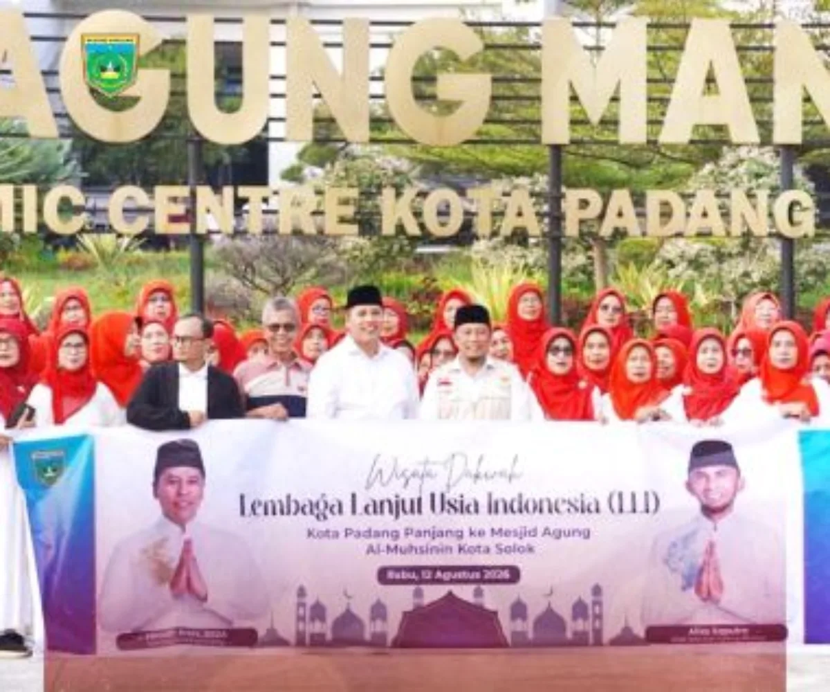 Lansia Tetap Aktif dan Berkarya, Wako Hendri Lepas Studi Dakwah LLI ke Kota Solok