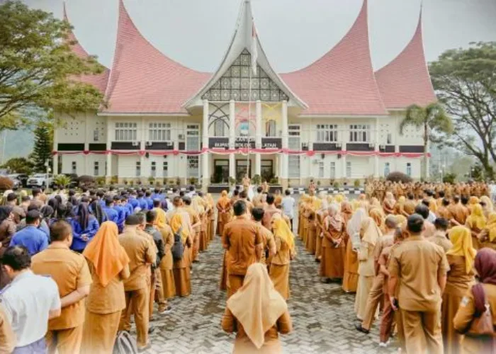 Bupati Solsel H. Khairunas Minta OPD Perkuat Monitoring dan Evaluasi Kegiatan