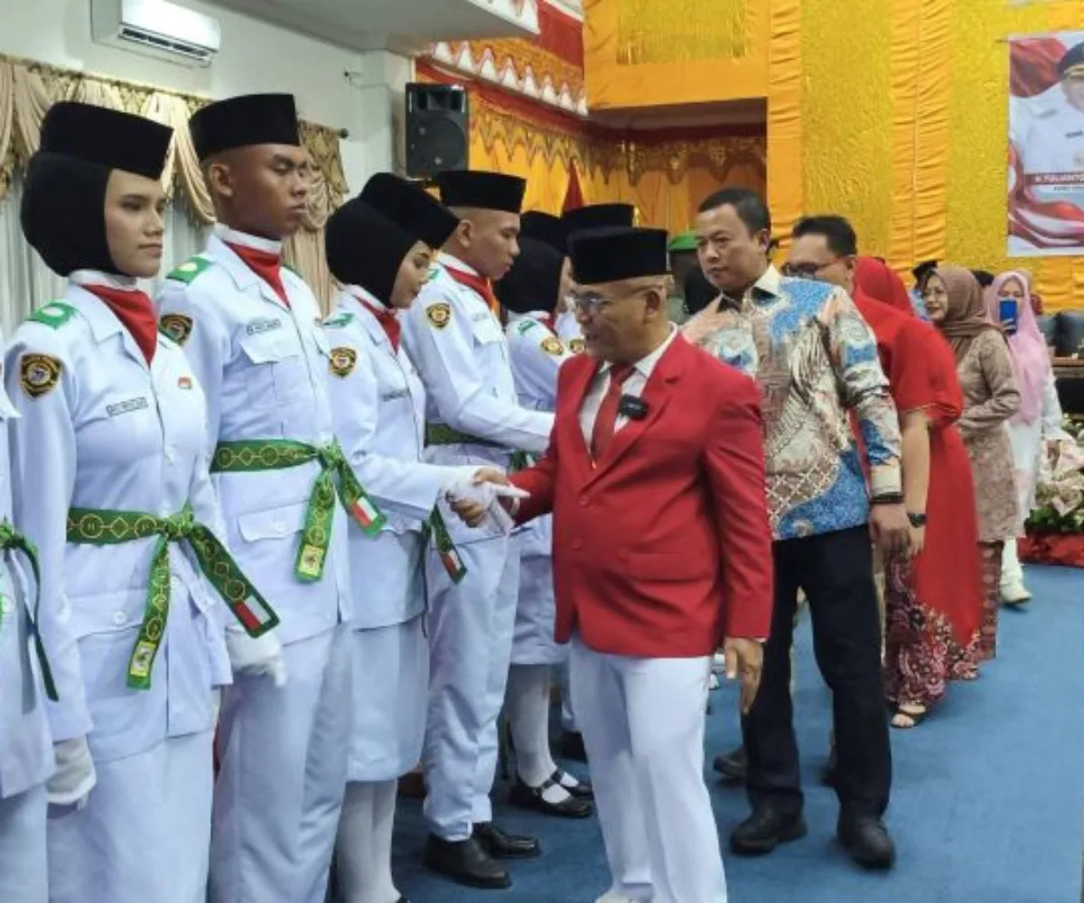Bupati Yulianto Kukuhkan Tim Paskibra Pasaman Barat