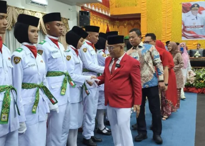 Bupati Yulianto Kukuhkan Tim Paskibra Pasaman Barat