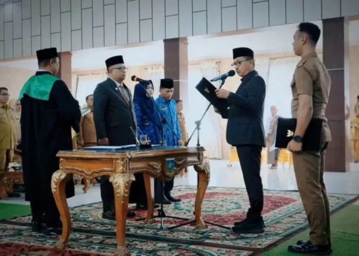 Kukuhkan Sekda Syamsurizaldi, Bupati Khairunas Dorong Birokrasi Solid dan Berkinerja