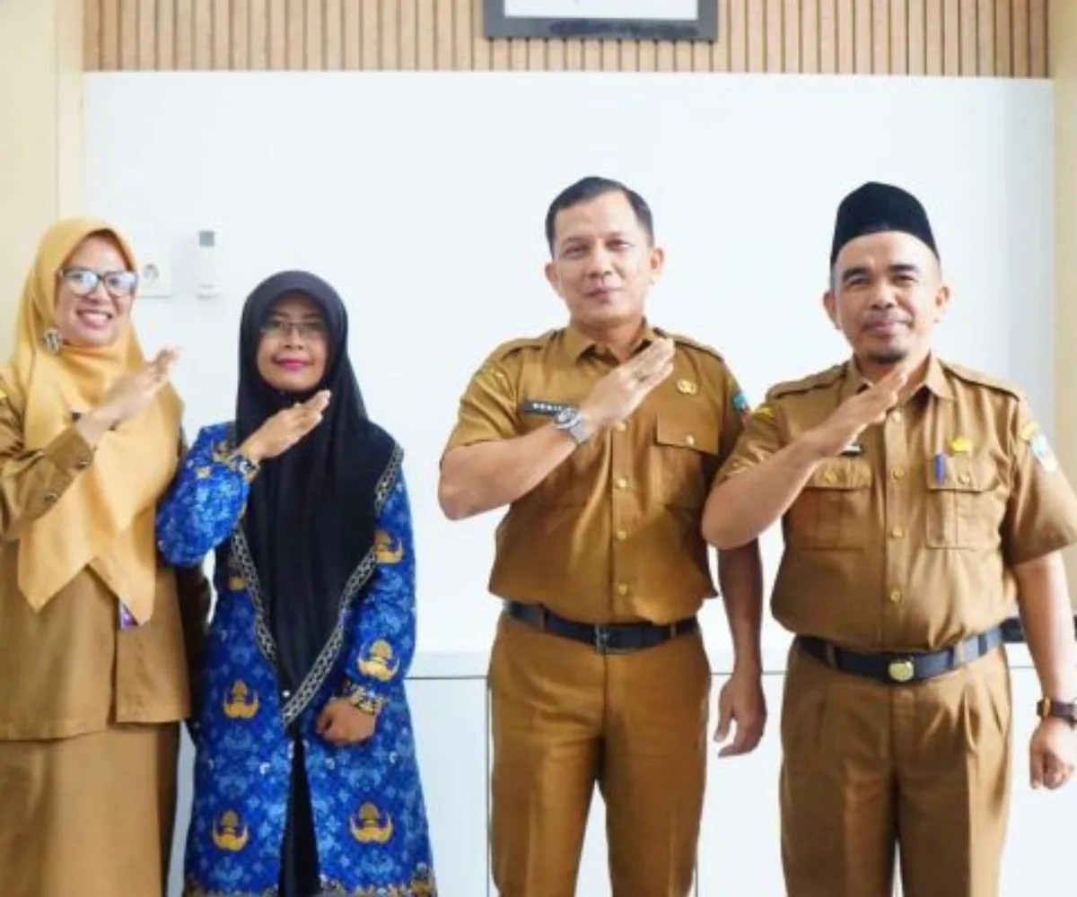 Sekda Medison Lepas Kafilah MTQ KORPRI Sumbar, Hj. Egi Firnawati Siap Harumkan Nama Daerah di Tingkat Nasional