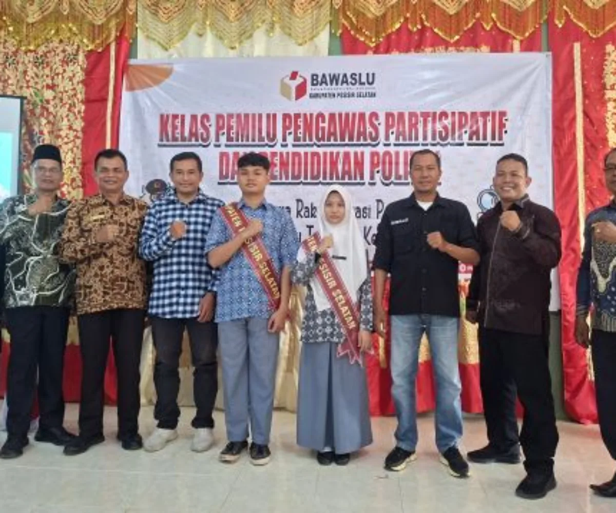Bawaslu Pesisir Selatan Kukuhkan Siswa SMAN 1 Koto XI Tarusan Jadi Duta PPID