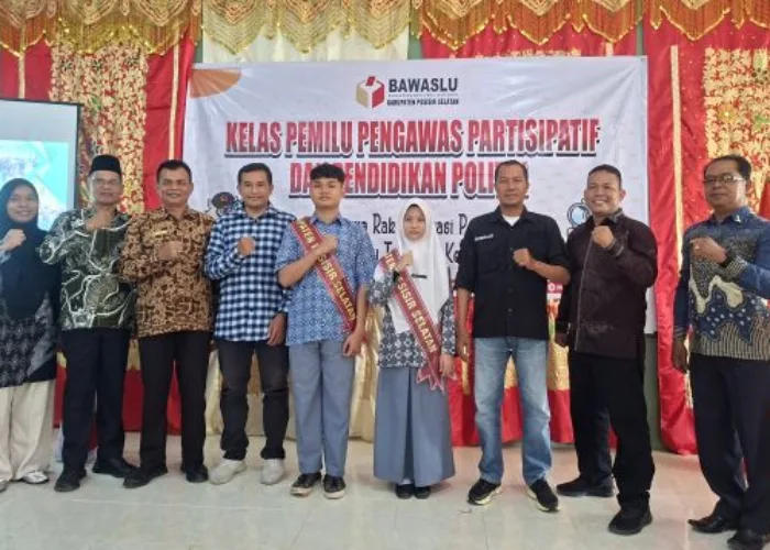 Selalu Libatkan Pelajar, Bawaslu Pesisir Selatan Kukuhkan Siswa SMAN 1 Koto XI Tarusan sebagai Duta PPID
