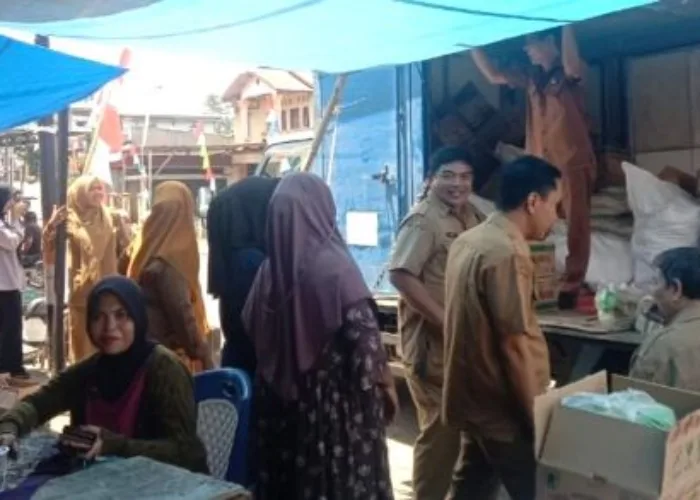 Diskoperindag UKM Gelar Operasi Pasar di Paraman Ampalu