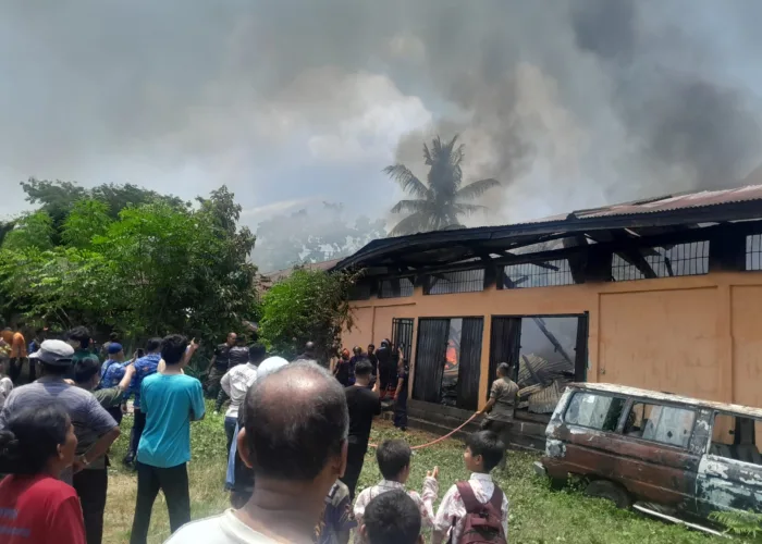 Gudang Komplek Dinas Pertanian Pesisir Selatan Terbakar, Api Berhasil Dipadamkan