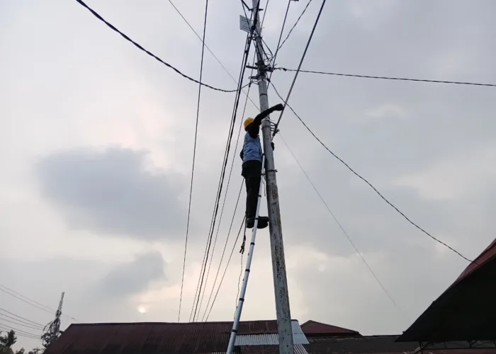 Tingkatkan Keandalan Jaringan Telekomunikasi, PLN Icon Plus Lakukan Pemeliharaan Jaringan Fiber Optik di Korong Gadang
