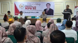 Anggota DPD RI, Muslim M. Yatim memberikan materinya dalam Sosialisasi Empat Pilar MPR RI. (foto; ist)