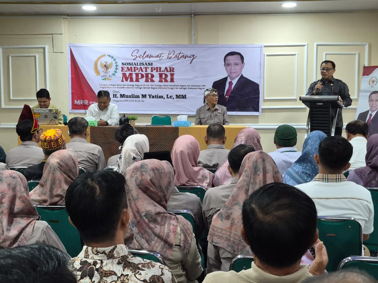 Anggota DPD RI, Muslim M. Yatim memberikan materinya dalam Sosialisasi Empat Pilar MPR RI. (foto; ist)