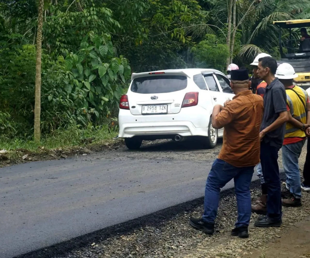 Jalan Simpang Tiga Alin–Paraman Ampalu Dibangun, Bupati Yulianto: Dorong Mobilitas dan Ekonomi Warga
