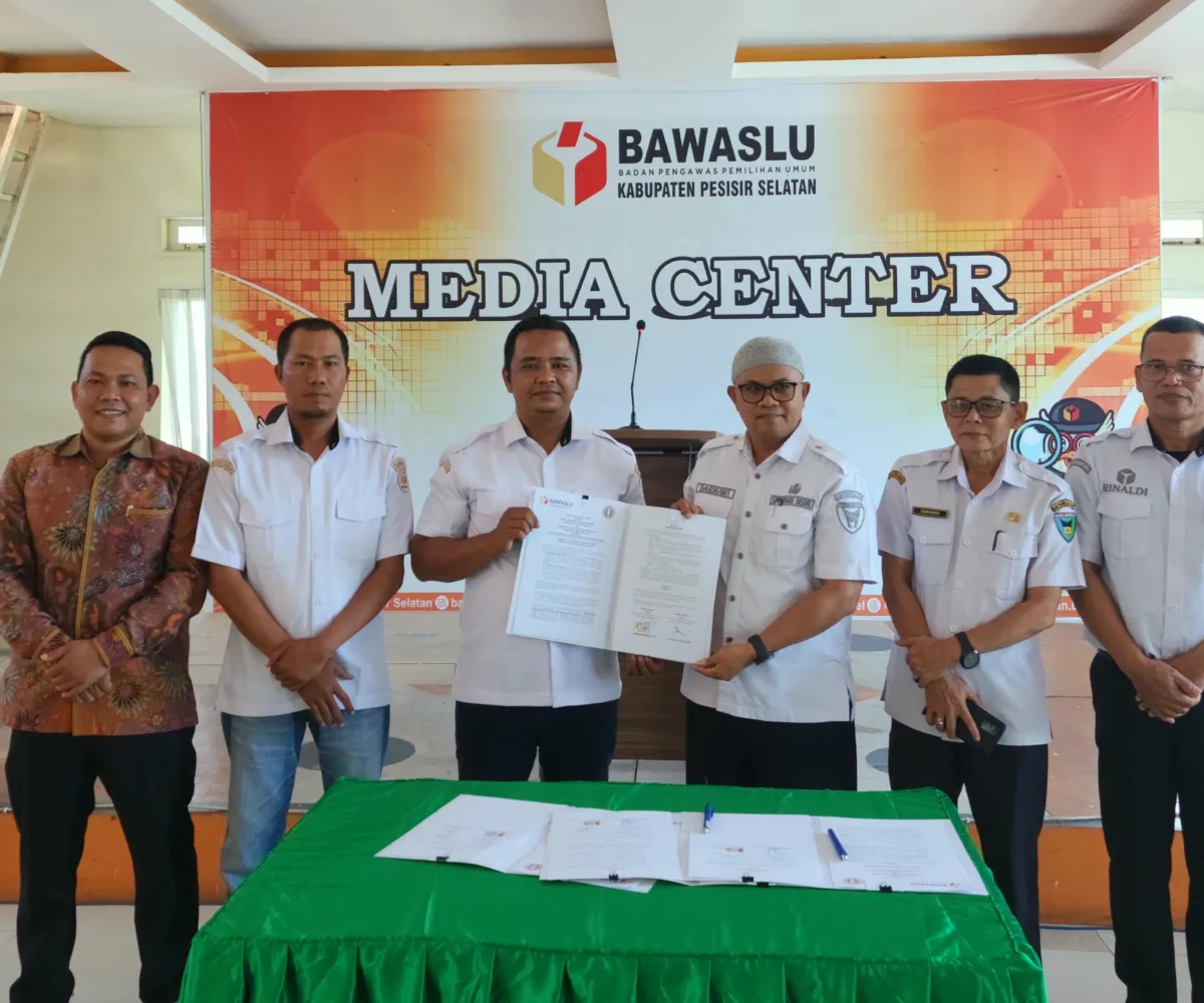 Perkuat Pengawasan Pemilu Partisipatif, Bawaslu Pesisir Selatan Gandeng PGRI dan SMAN 1 Koto XI Tarusan