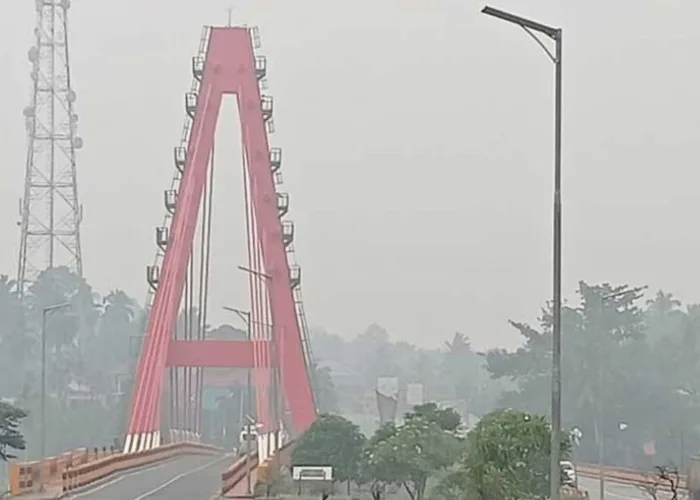Kabut Asap Makin Pekat, Pemprov Sumbar Evaluasi Kualitas Udara, Sekolah dan WFH