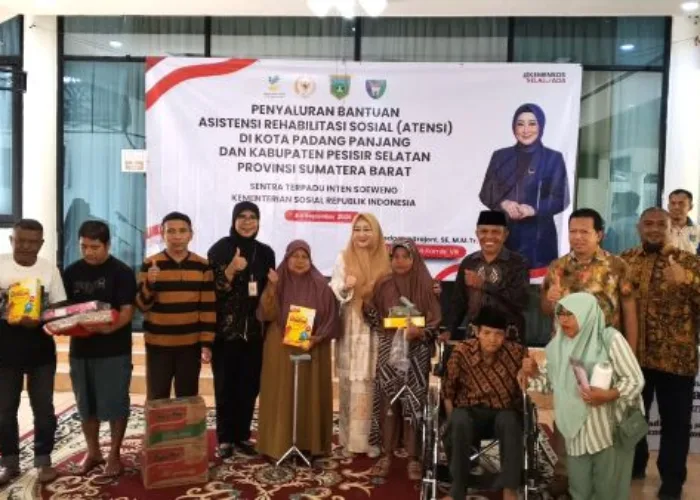 Lisda Hendrajoni Salurkan Bantuan ATENSI Rp563 Juta untuk 233 Warga Pesisir Selatan