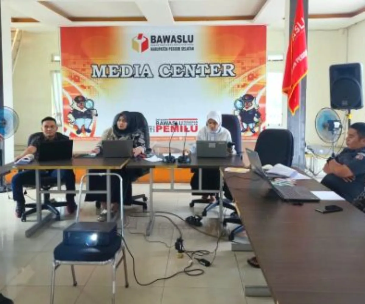 Bawaslu Pesisir Selatan Latih Staf Susun Formulir Klarifikasi dan Jadwal Penanganan Pelanggaran